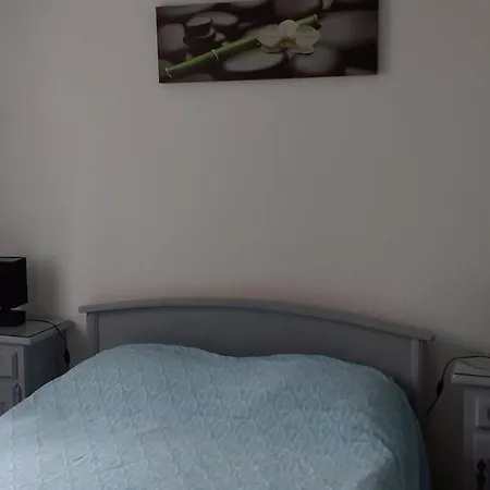 Apartment Bien Equipe: Cozy 2-bedroom With Terrace Near Thermal Spas Volx
