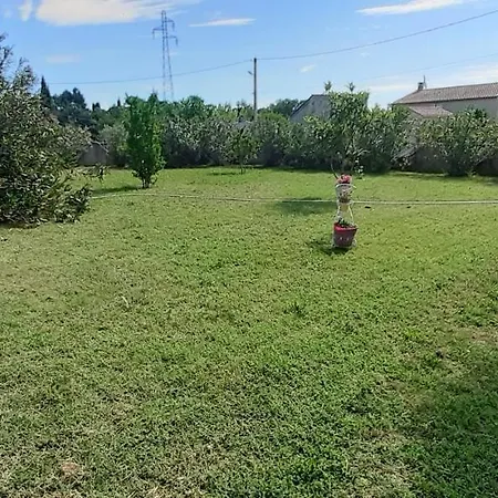 Bien équipé 2 Lit 2 Place, Canapé Lit, 5 Personnes, Terrasse Bien équipé, Planchas, Parking Gratuit Sur Place, A Proximité De Commerce Et De Cure Thermal, Cadarache ,forcalquier, Gorge Du Verdon , Moustier, Montagne De Appartamento Volx