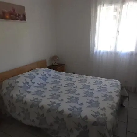 Bien Equipe: Cozy 2-bedroom With Terrace Near Thermal Spas Apartment Volx