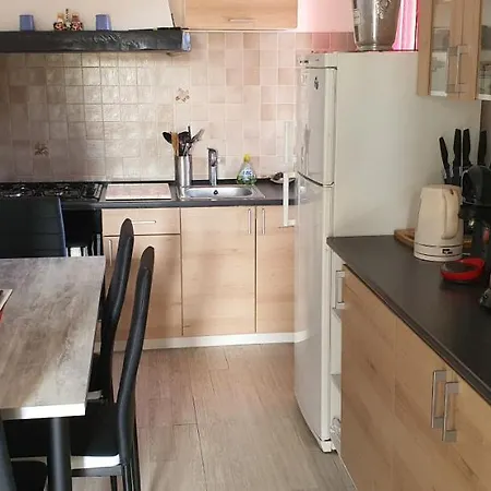 Bien Equipe: Cozy 2-bedroom With Terrace Near Thermal Spas * Volx