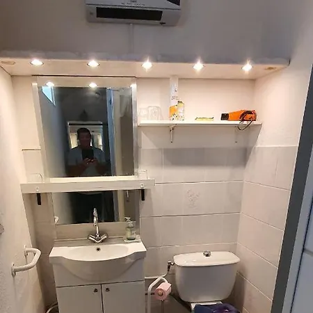 Appartamento Bien équipé 2 Lit 2 Place, Canapé Lit, 5 Personnes, Terrasse Bien équipé, Planchas, Parking Gratuit Sur Place, A Proximité De Commerce Et De Cure Thermal, Cadarache ,forcalquier, Gorge Du Verdon , Moustier, Montagne De Volx