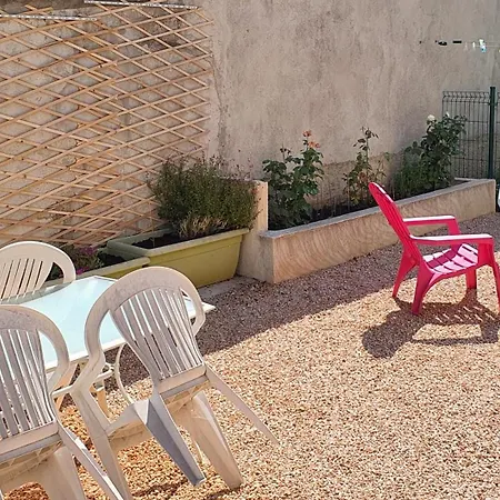Bien Equipe: Cozy 2-bedroom With Terrace Near Thermal Spas Apartment Volx