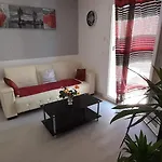 Apartman Bien Equipe 2 Lit 2 Place Dans Chaque Canape Lit 2 Place, 5 Personnes, Terrasse Bien Equipe, Planchas, Parking Gratuit Sur Place, A Proximite De Commerce Et De Cure Thermal, Cadarache ,forcalquier, Gorge Du Verd Volx