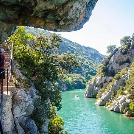Bien Equipe 2 Lit 2 Place Dans Chaque Canape Lit 2 Place, 5 Personnes, Terrasse Bien Equipe, Planchas, Parking Gratuit Sur Place, A Proximite De Commerce Et De Cure Thermal, Cadarache ,forcalquier, Gorge Du Verd Apartman Volx