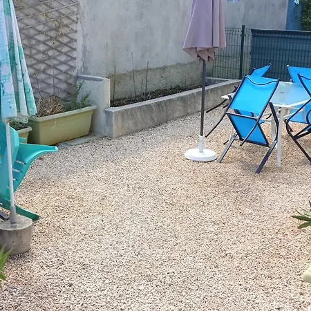 Bien Equipe 2 Lit 2 Place Dans Chaque Canape Lit 2 Place, 5 Personnes, Terrasse Bien Equipe, Planchas, Parking Gratuit Sur Place, A Proximite De Commerce Et De Cure Thermal, Cadarache ,forcalquier, Gorge Du Verd * Volx